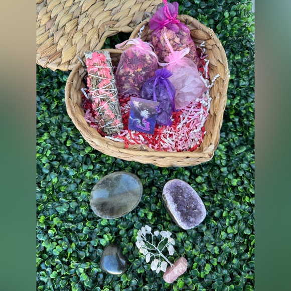 Heart Energy Gift Set | Amethyst, Rose Quartz, Labradorite & Botanicals - Picture 4 of 14